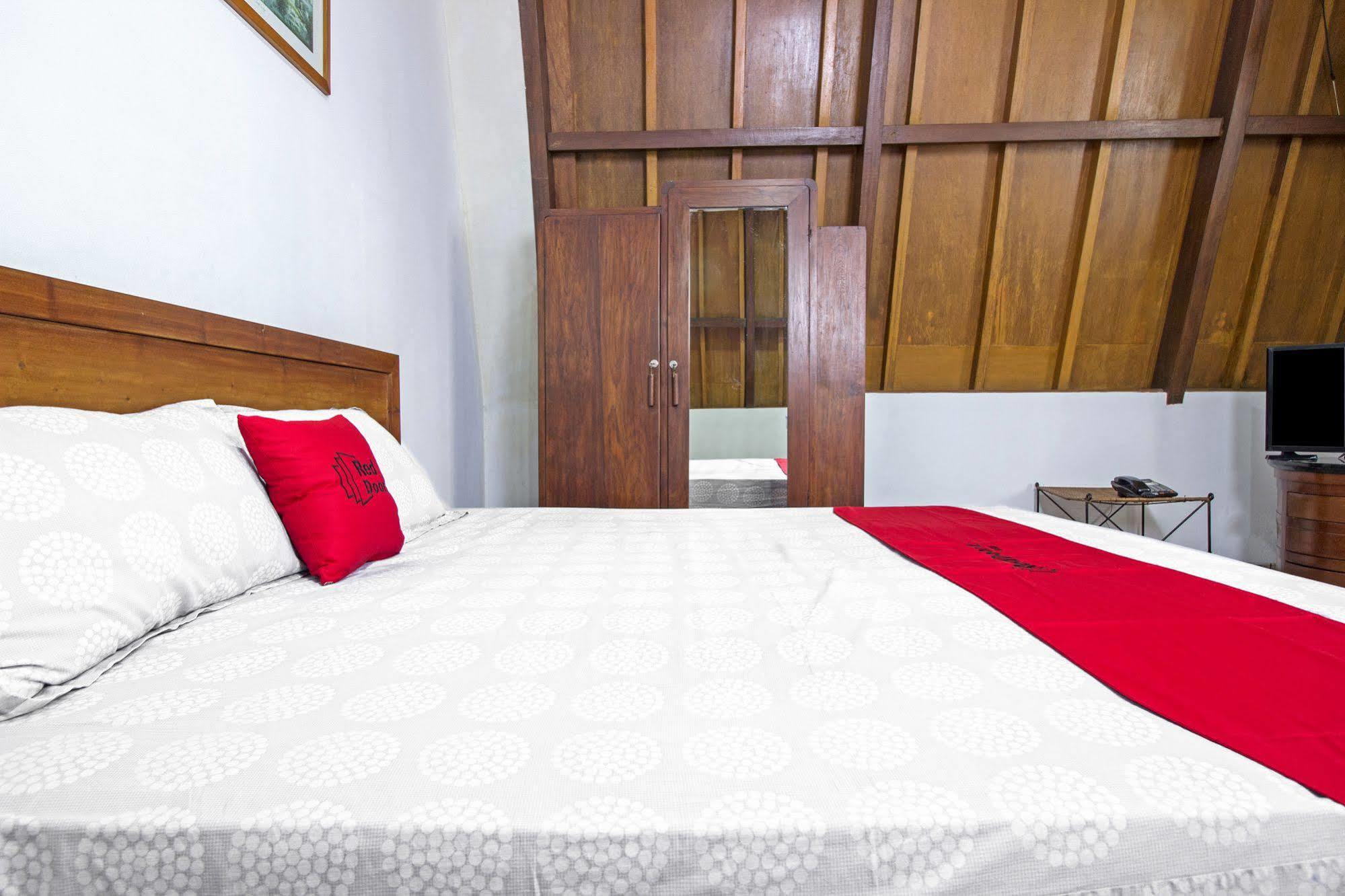 Reddoorz Plus Near Parahyangan University Bandung Dış mekan fotoğraf